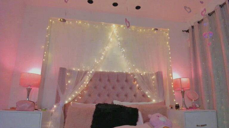 AlexandraWinterr's Streamate show and profile