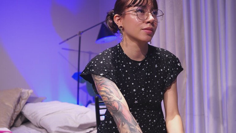 ZaraMiiuw's Streamate show and profile