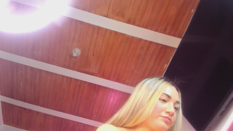 Sara019's Streamate show and profile