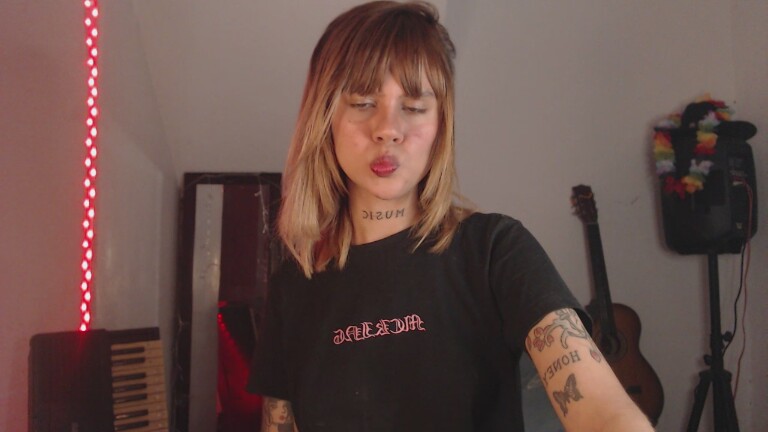 VictoriaDinucci's Streamate show and profile