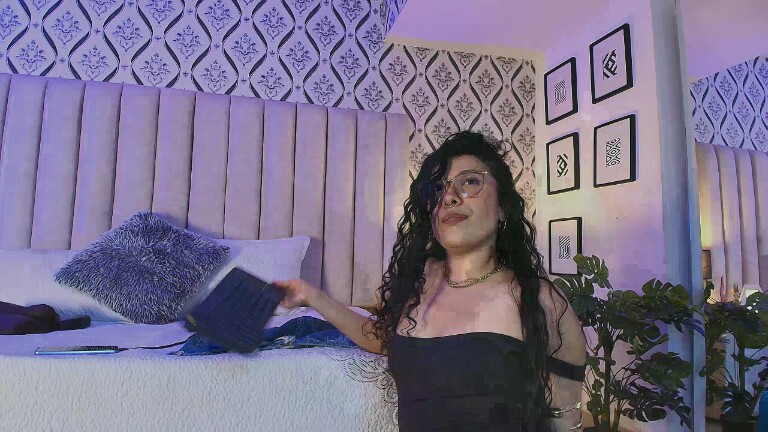 Emma_Lunny's Streamate show and profile