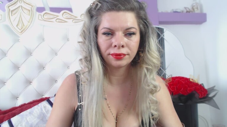 ElinaSwift's Streamate show and profile