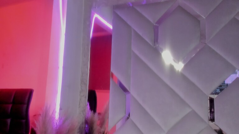 SaaraFoox's Streamate show and profile