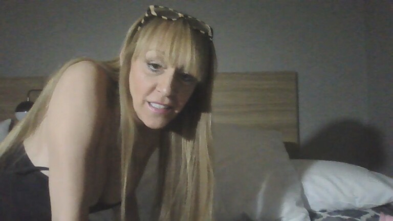 MeganFoxxx's Streamate show and profile