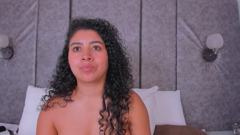 Tharaa24's Streamate show and profile