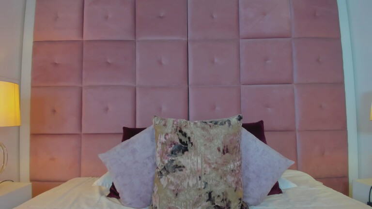 hollyBrisstol90's Streamate show and profile