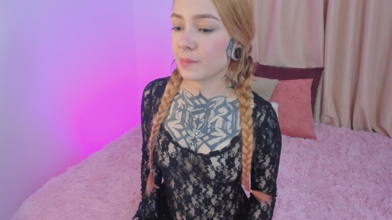 MaiaWinteer's Streamate show and profile