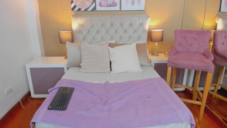 GingerKors's Streamate show and profile