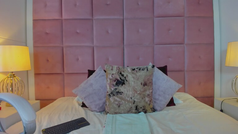 hollyBrisstol90's Streamate show and profile