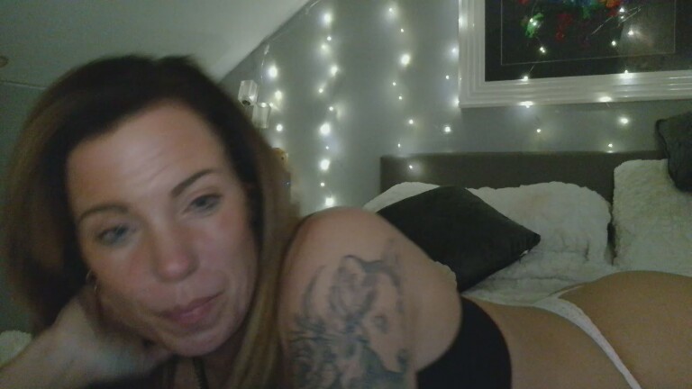 Lillyxx84's Streamate show and profile