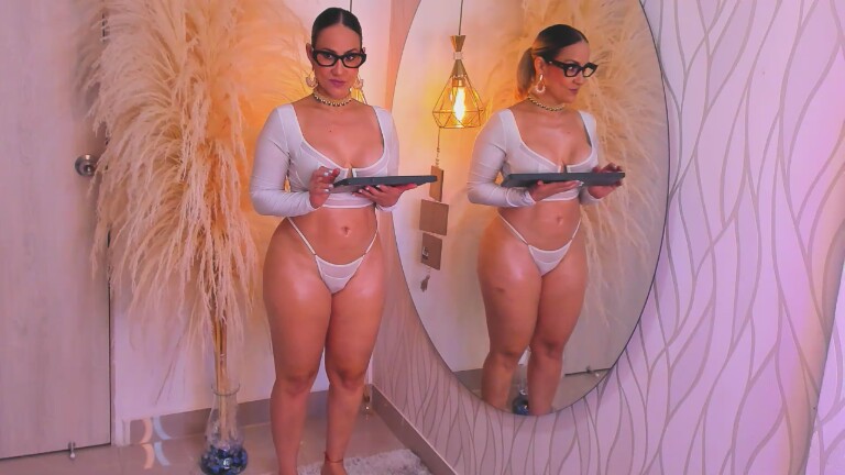 SaraDiesss's Streamate show and profile