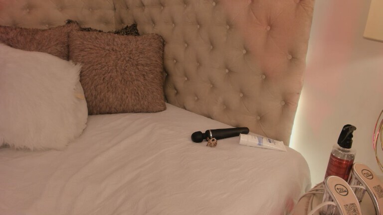 Alanna_Blakes's Streamate show and profile