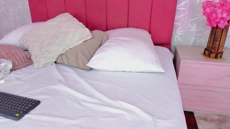 LaraMiller's Streamate show and profile