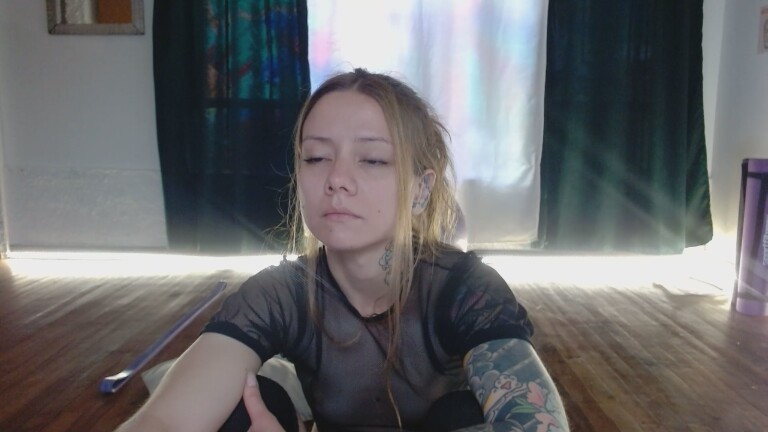 VicktoriaLou's Streamate show and profile