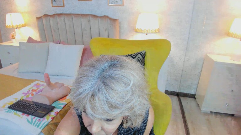 MoulinLamour's Streamate show and profile