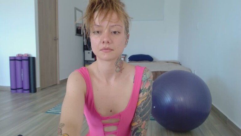 VicktoriaLou's Streamate show and profile