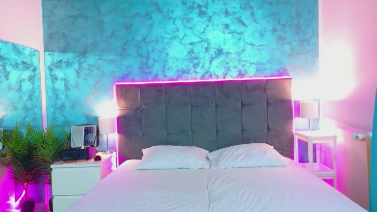 Hazzell's Streamate show and profile