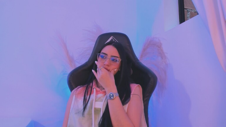 CheerryX's Streamate show and profile