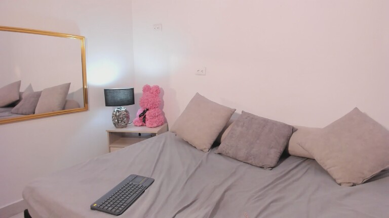 Lia_22's Streamate show and profile