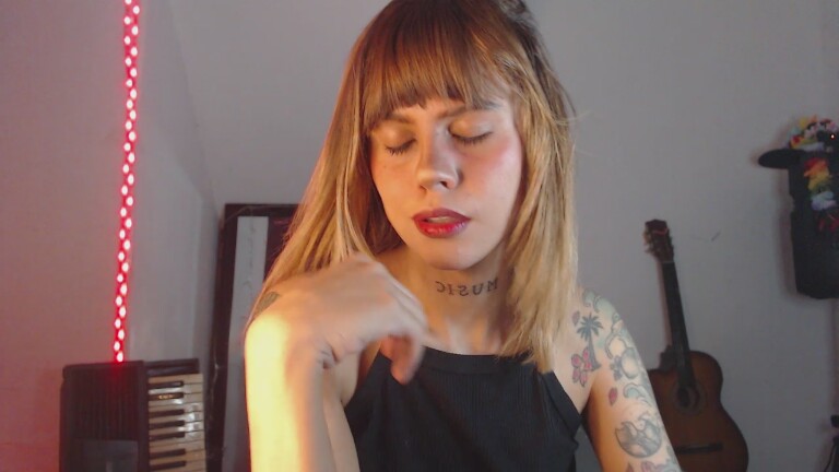 VictoriaDinucci's Streamate show and profile