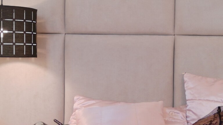 SarahMonclair's Streamate show and profile