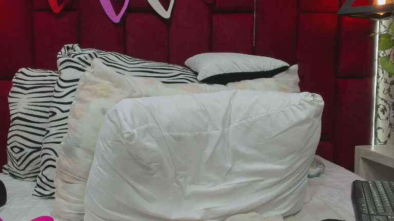 Amuneet's Streamate show and profile