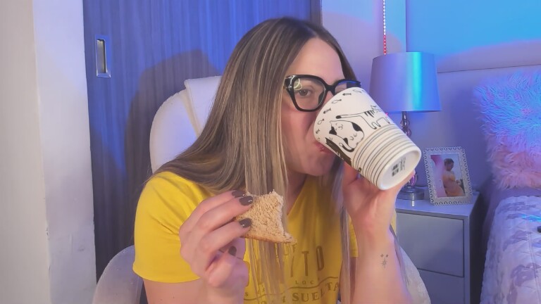 MurielHall's Streamate show and profile