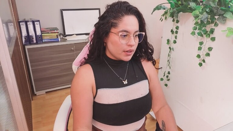 SharaThomas's Streamate show and profile