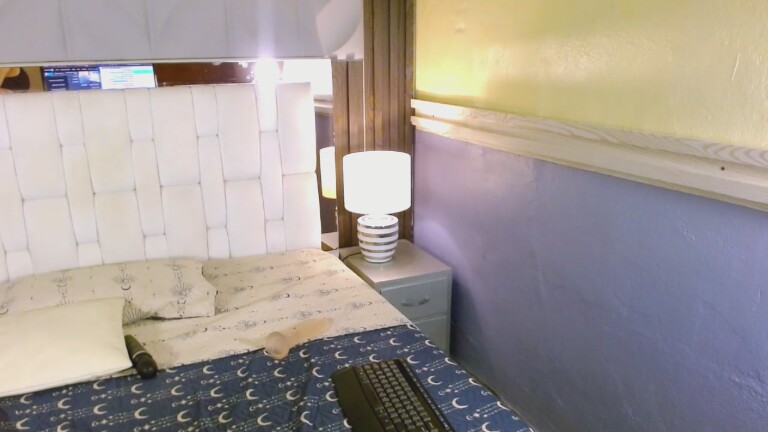 AnnieCarries's Streamate show and profile