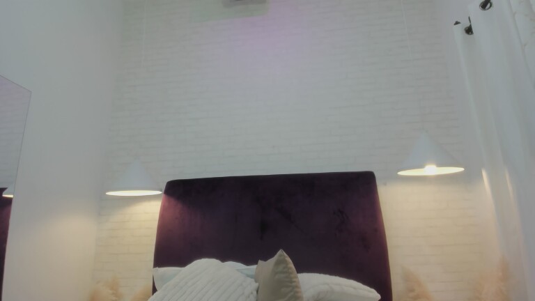 EmmilyMartinez's Streamate show and profile