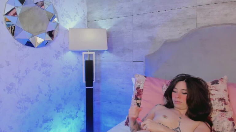 TaniaKatts's Streamate show and profile