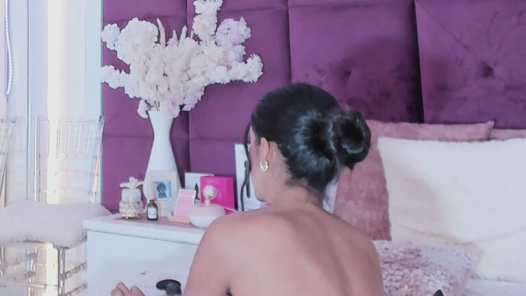 LaraOlsen's Streamate show and profile