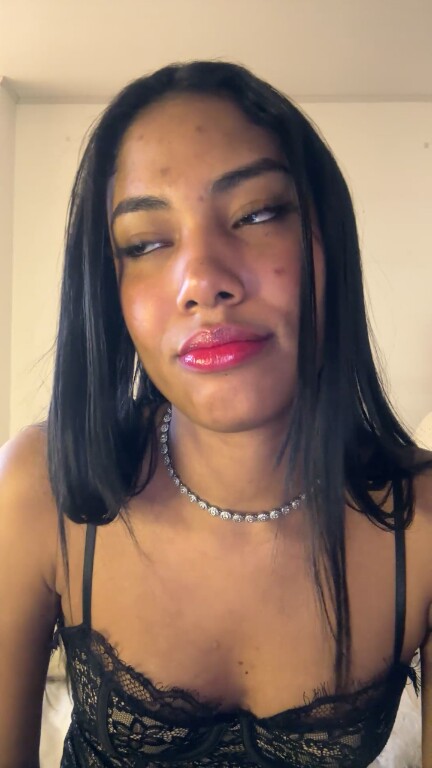 KarinaSanz's Streamate show and profile