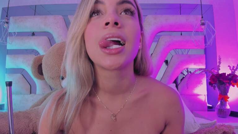 emily_helen's Streamate show and profile