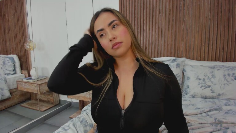 MaraMoore's Streamate show and profile