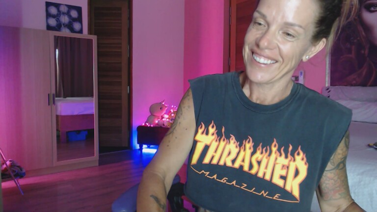 Selenafitmuscledommy's Streamate show and profile