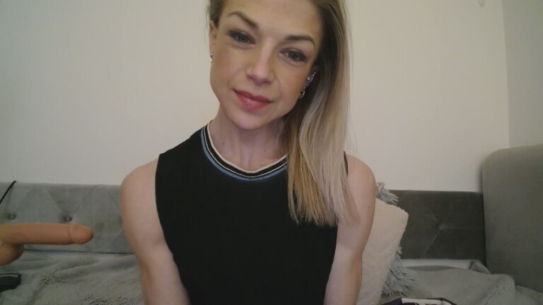 British_EmJess's Streamate show and profile