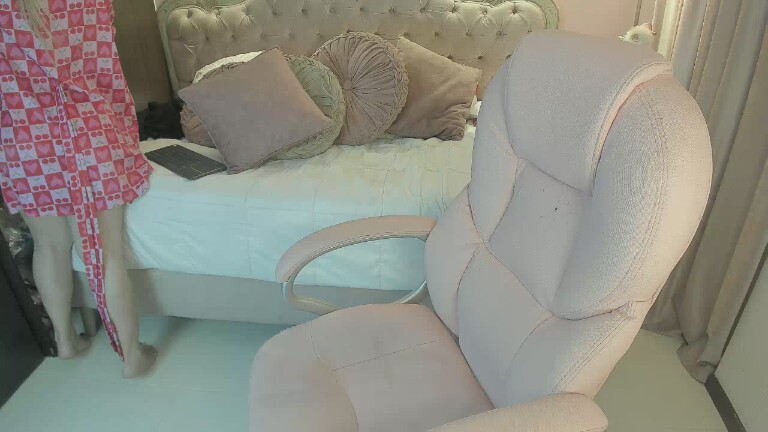 AlinnaKim's Streamate show and profile