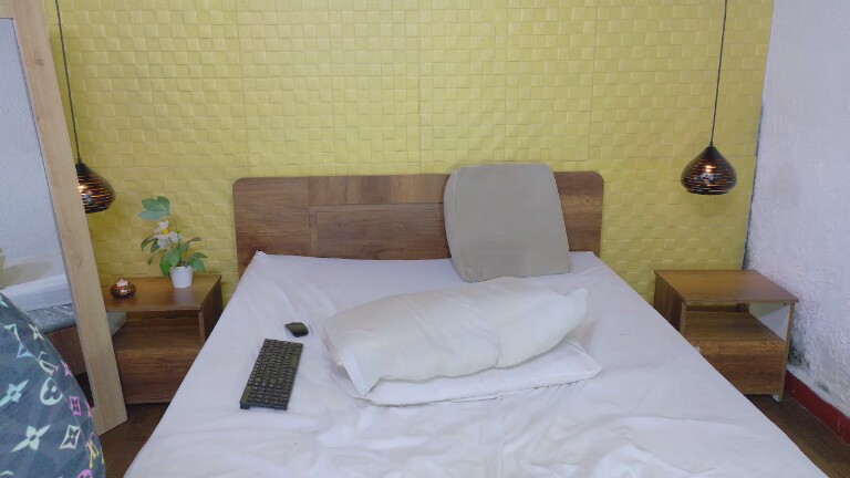 curvy_nahomy's Streamate show and profile