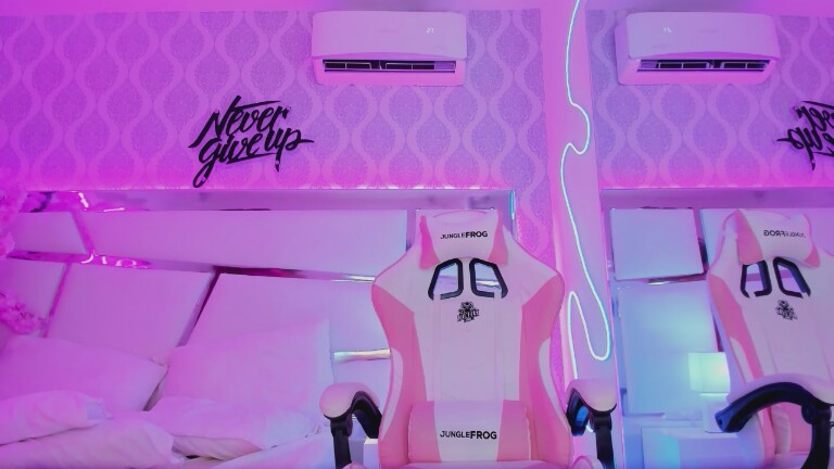 SamanthaStonn's Streamate show and profile