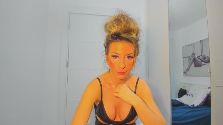 AvaDeArmond's Streamate show and profile