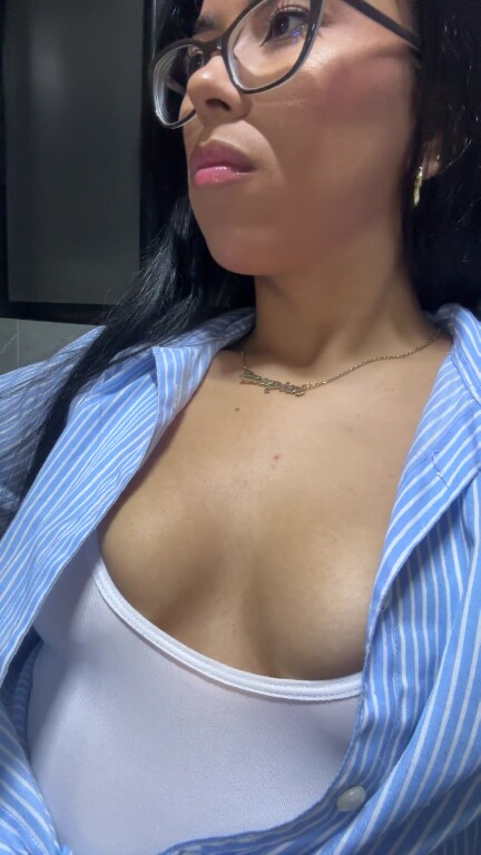 LiaSinclair's Streamate show and profile