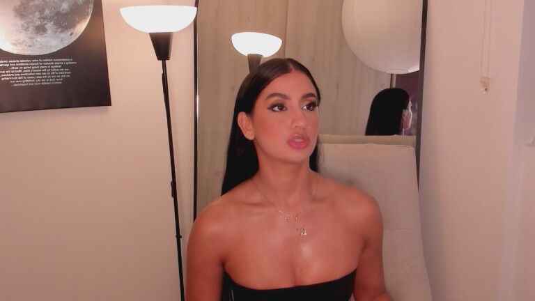 Nina_Cravizz's Streamate show and profile