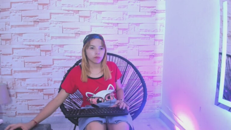 xavier_and_yulii's Streamate show and profile