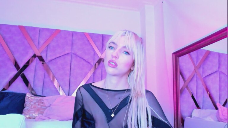 AuroraRuiz's Streamate show and profile