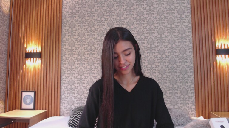 Charlotte_18's Streamate show and profile